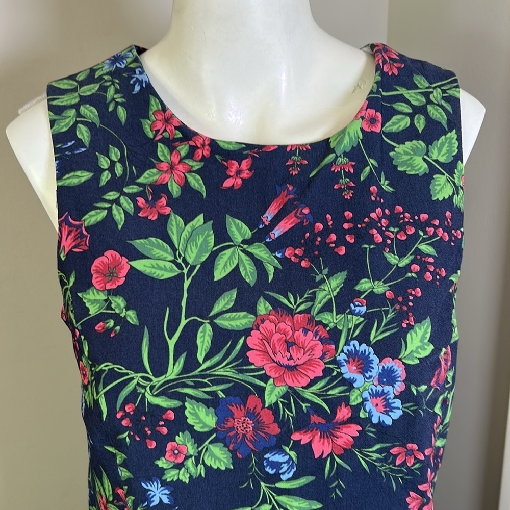 J McLaughlin Layne Top Amelia Floral Navy Blue Sleeveless Back Zip Sz 10 - Picture 3 of 12